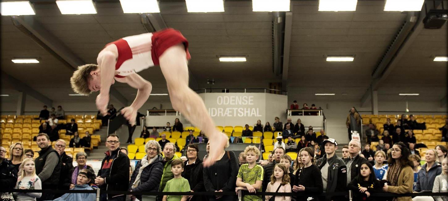 Sportgymnast i rotation
