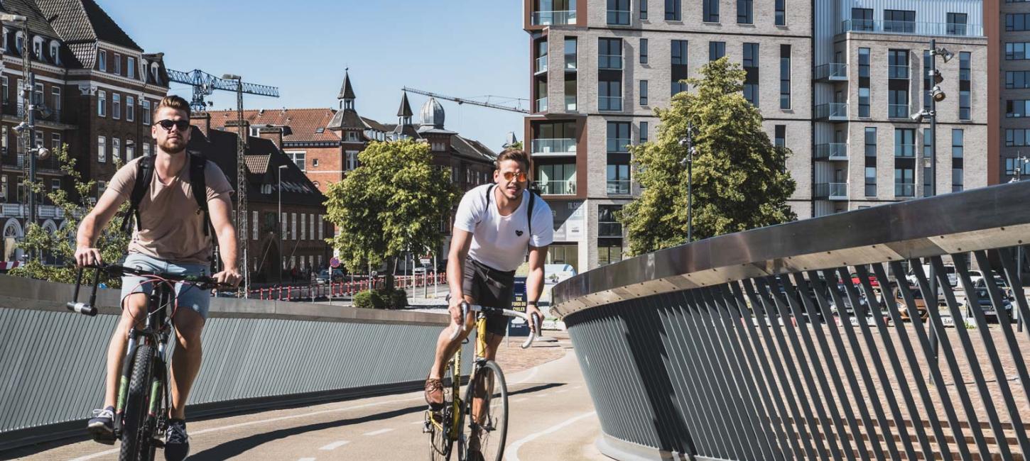 Cyklister på Byens Bro i Odense