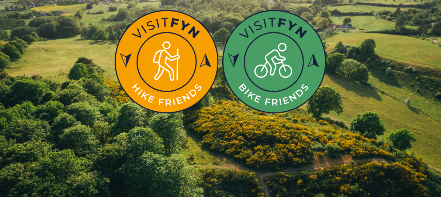 Svanninge bakker med grønt græs og grønne træer og grafiske logoer for bike og hike friends-konceptet