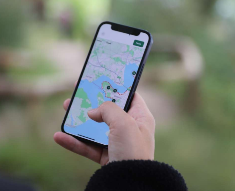 Billede af vandrepas appen i brug på en telefon